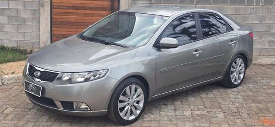 KIA CERATO 1.6 SX 16V FLEX 4P AUTOMÁTICO KIA CERATO 1.6 SX 16V FLEX 4P AUTOMÁTICO